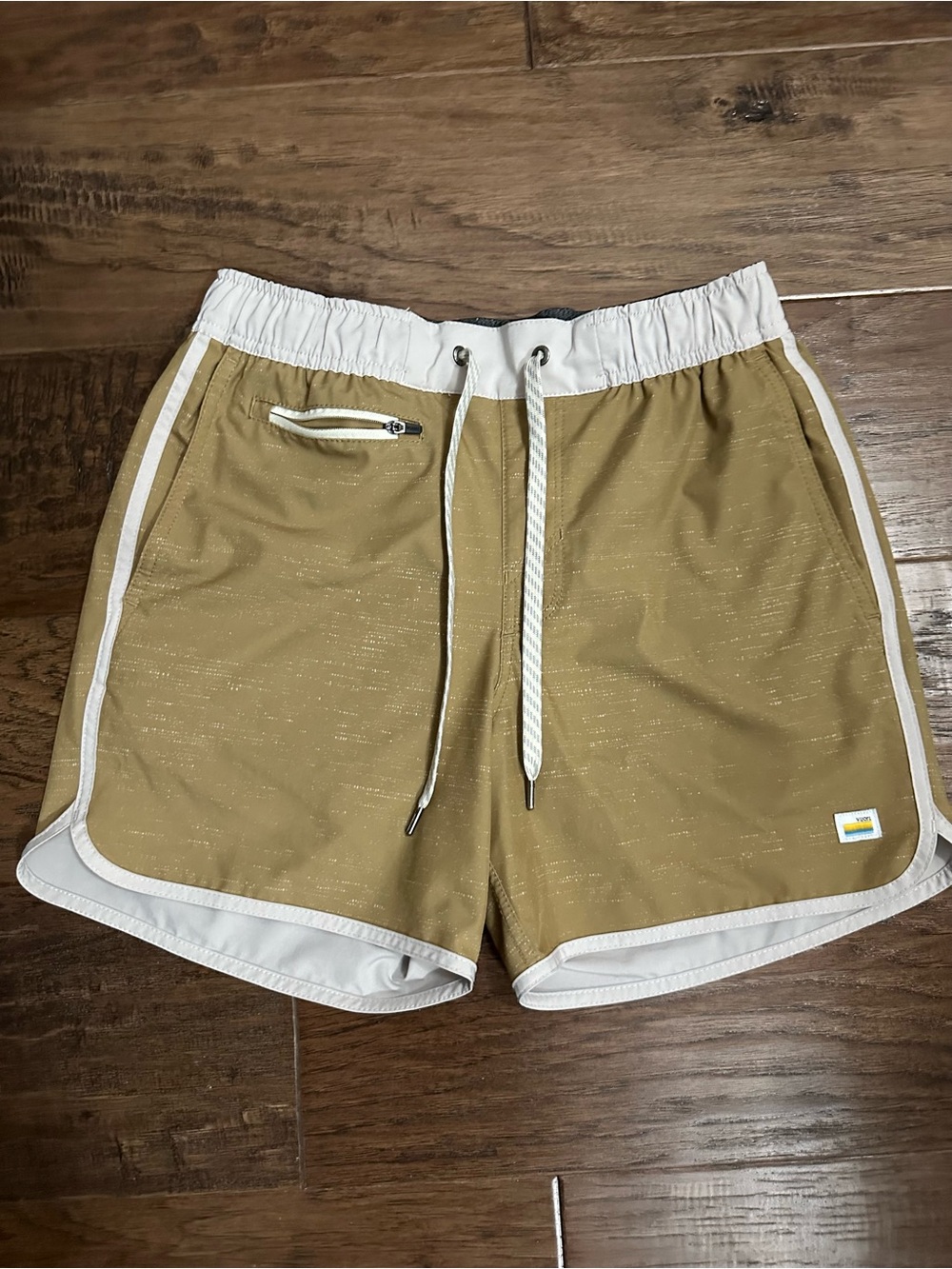 Vuori Mens XS Khaki Banks Shorts